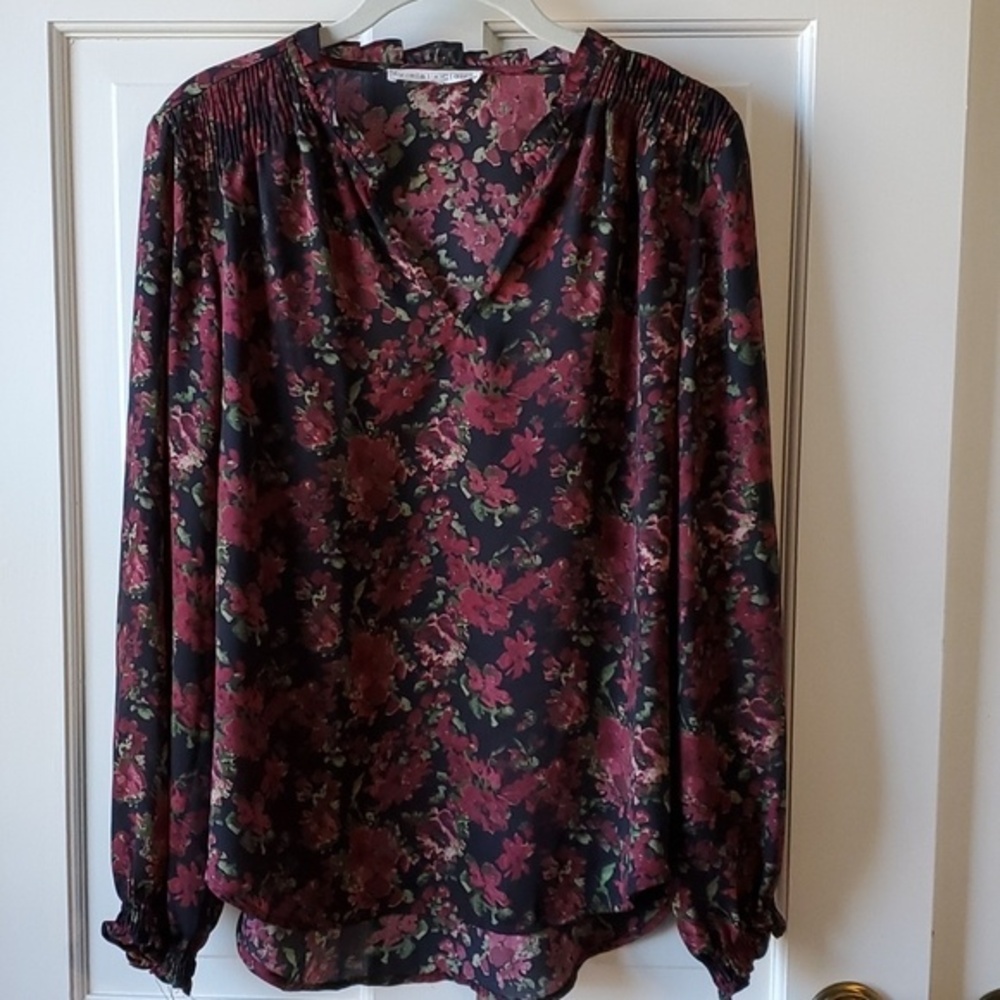 VIOLET & CLAIRE RUFFLE NECK FLOWY BLOUSE BLACK BURGUNDY FLORAL SZ MEDIUM FALL
